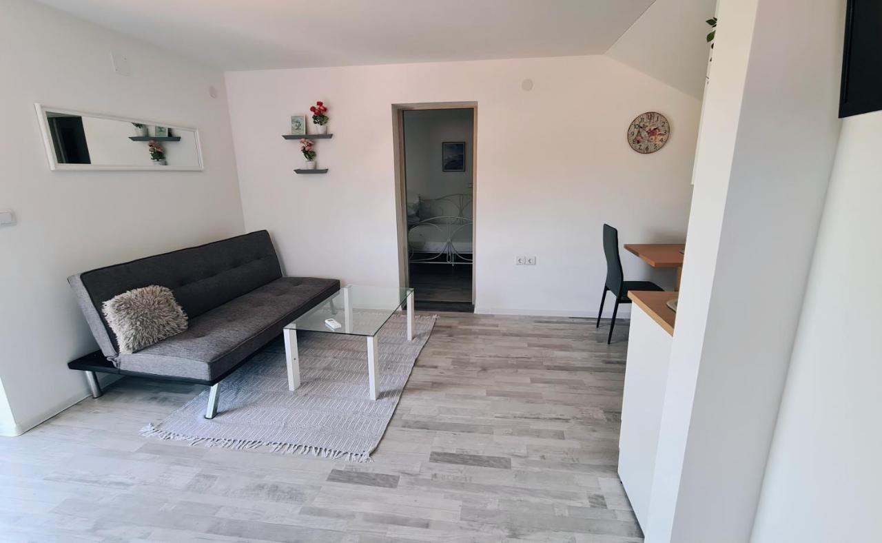 Apartman Castle Tusilovic Exteriör bild