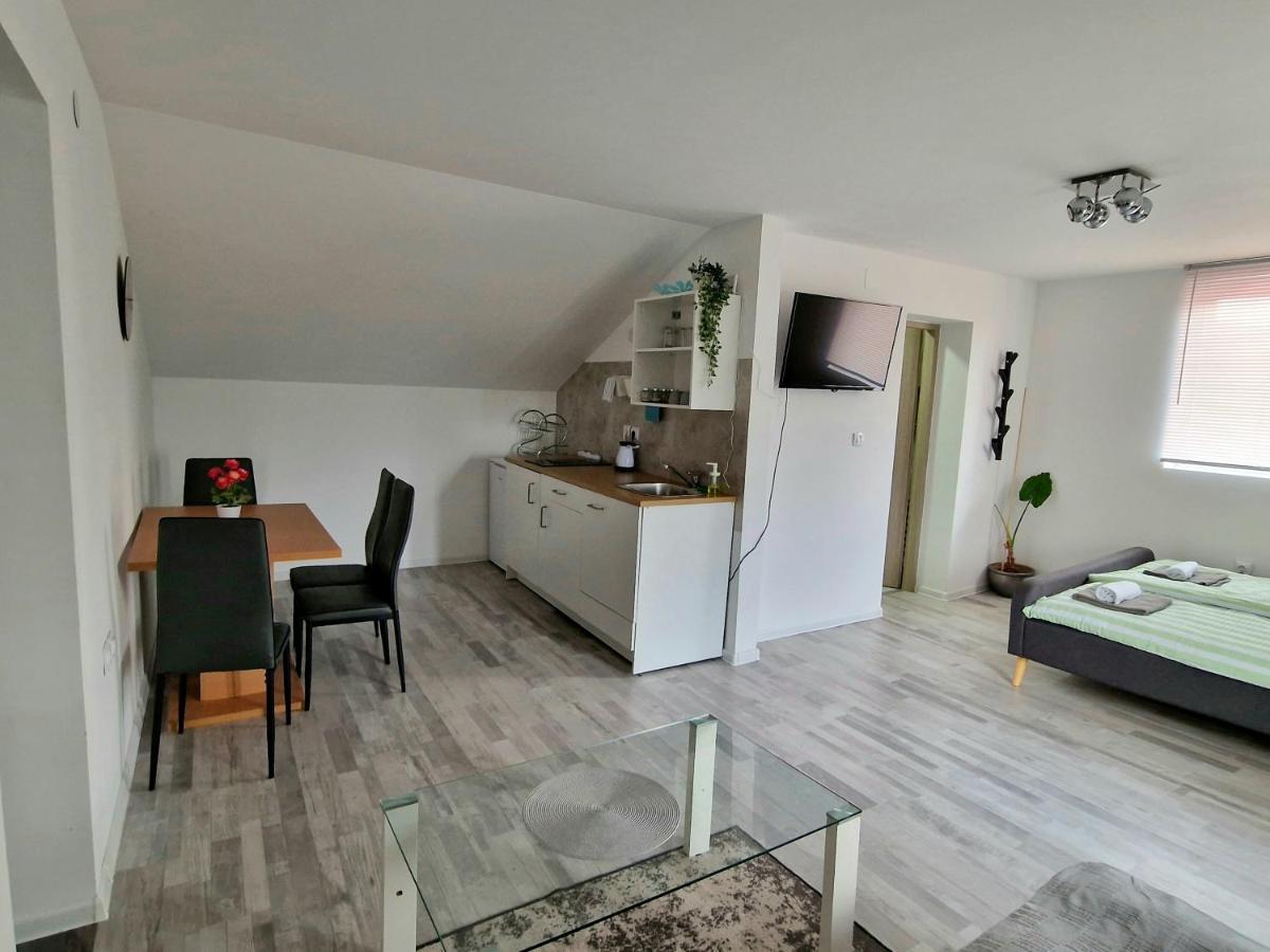 Apartman Castle Tusilovic Exteriör bild